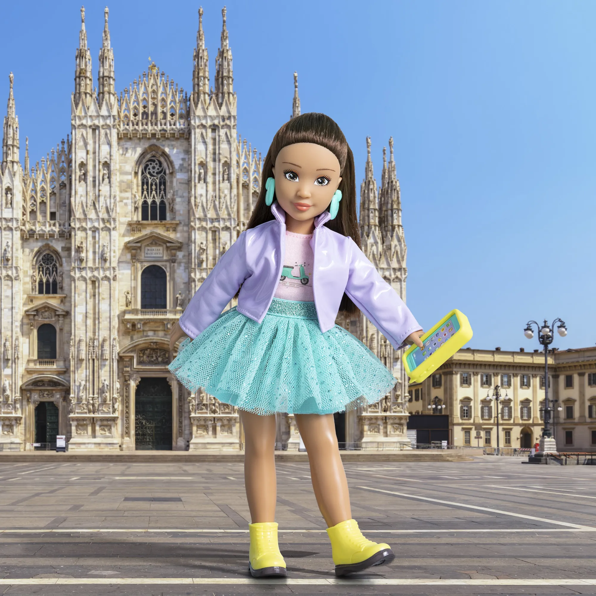 Corolle Coffret Poupée Girls Luna Fashion Week Milan