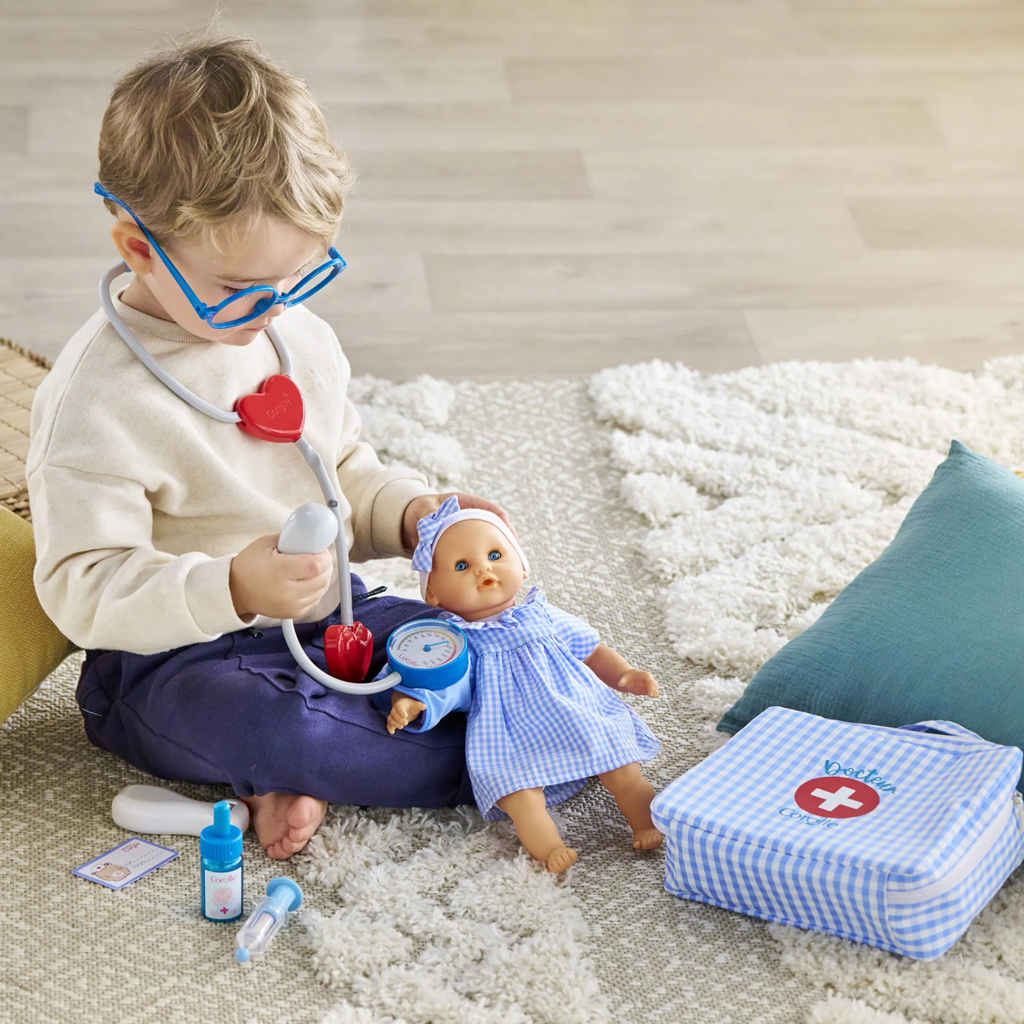 Corolle Mon Bébé Calin Margaux en Fêtes et Valise Docteur